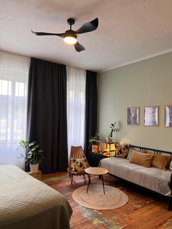 Four Rooms Carlsbad Authentic 카를로비바리 외부 사진