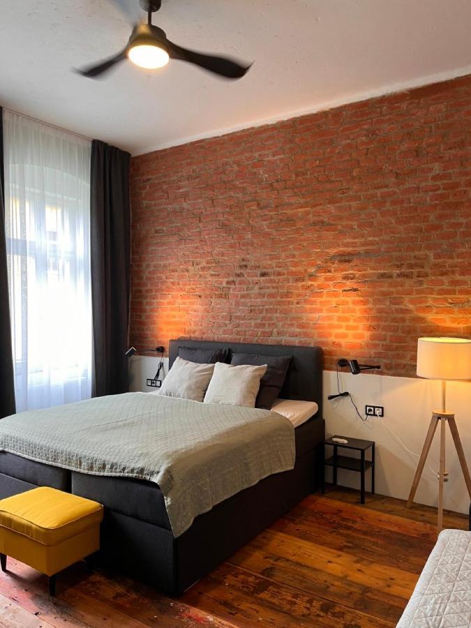 Four Rooms Carlsbad Authentic 카를로비바리 외부 사진