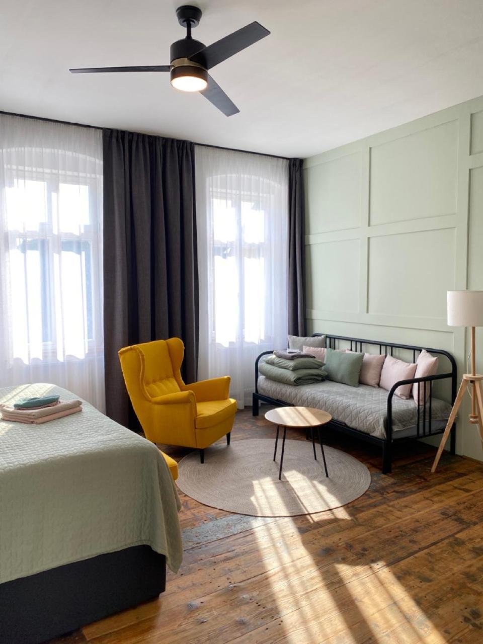 Four Rooms Carlsbad Authentic 카를로비바리 외부 사진