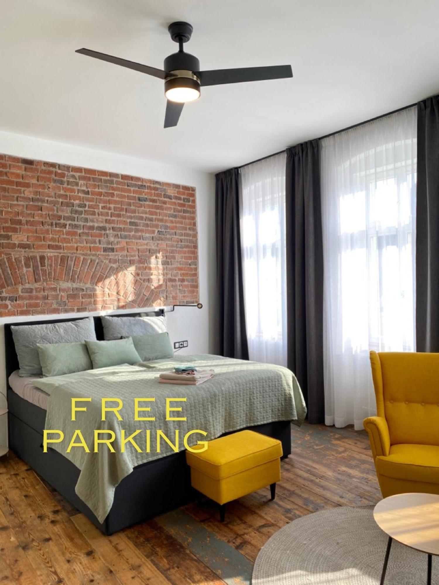 Four Rooms Carlsbad Authentic 카를로비바리 외부 사진